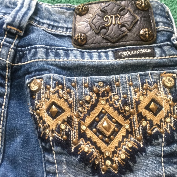 Miss Me Cropped Jeans - Picture 2 of 6